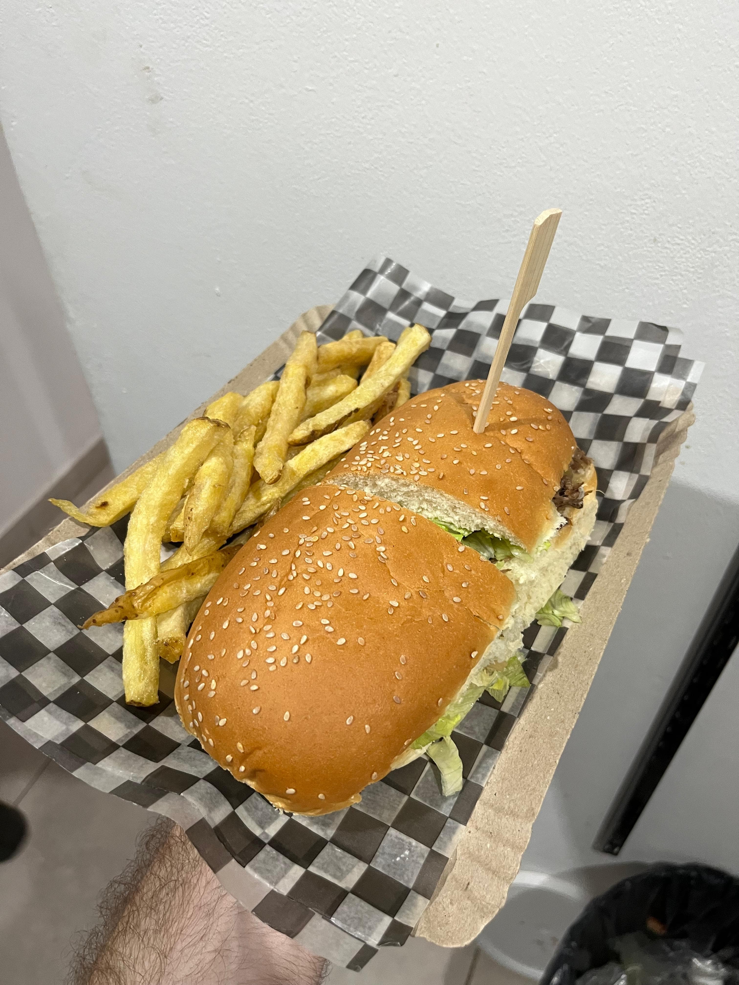 Sándwich de lomo con fritas 